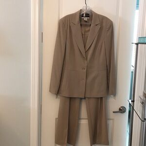 Women’s Pants Suit